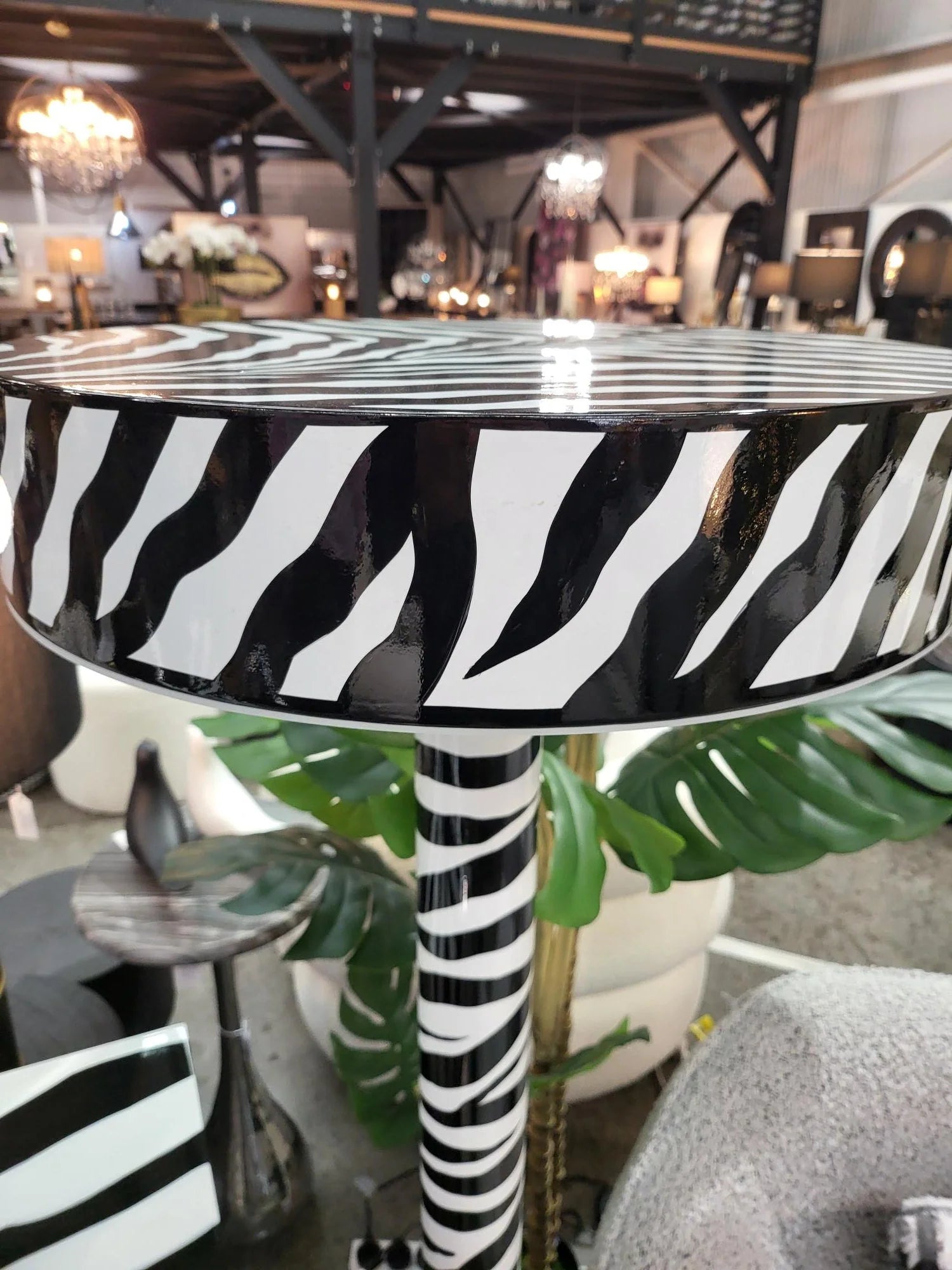 Le Forge Zebra Lamp | 140cm
