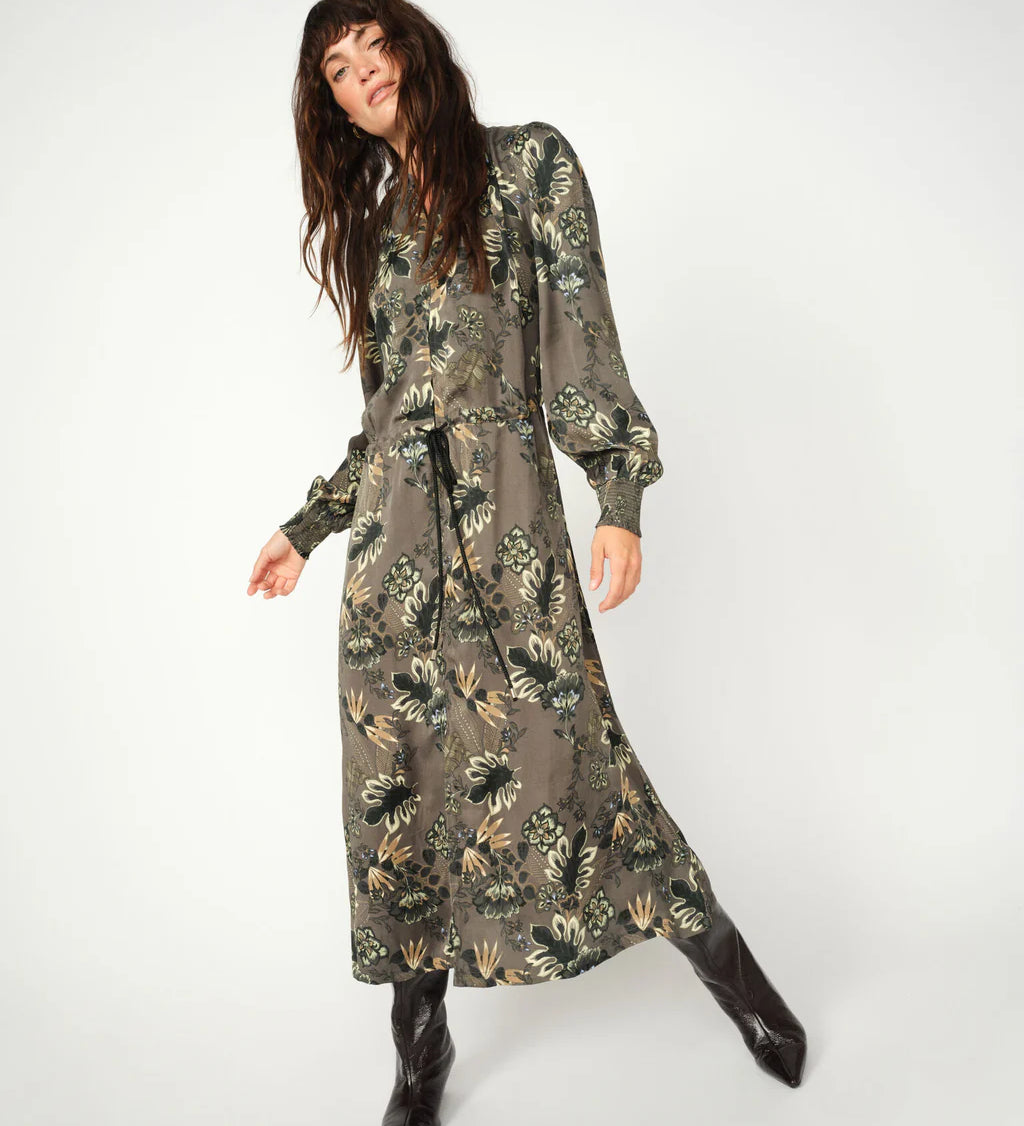 173620836MMLenaFloroDressUrbanChic_1_b8a2e2f4-fdaa-41ca-bd2d-3a0ac4cd4d26.webp