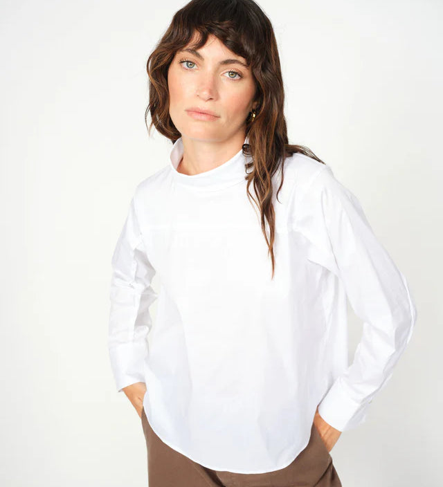 174330101MMKatalinBlouseWhite-174260158MMWillowChinoPantFalcon.webp