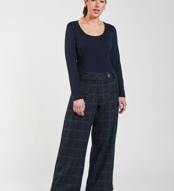 84539-Shamrock-Widelag-Pant-INK-2--scaled-670x1005_1_5e4765b5-5b6c-4639-9c85-4bf7645bde74.jpg