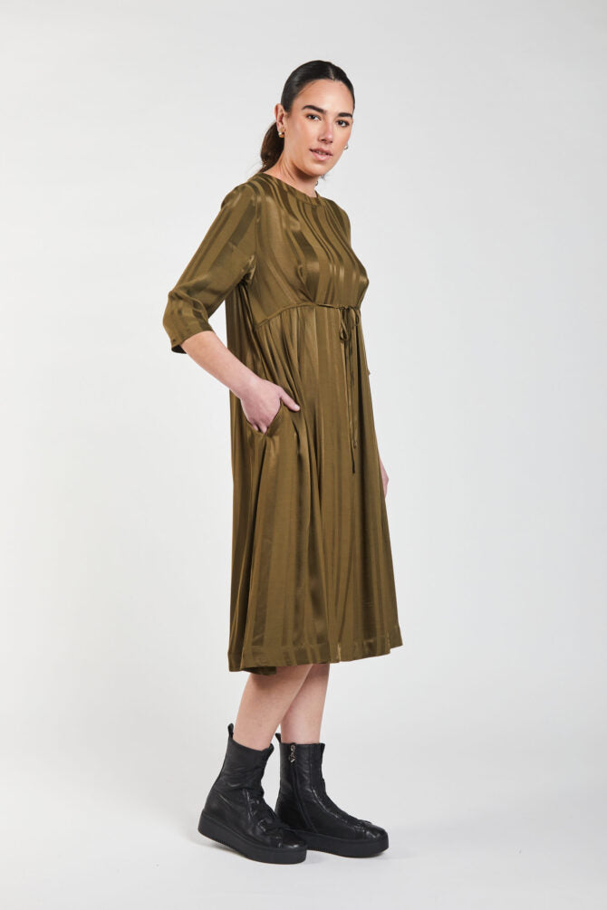 Obi Causeway Pleat Dress | Black