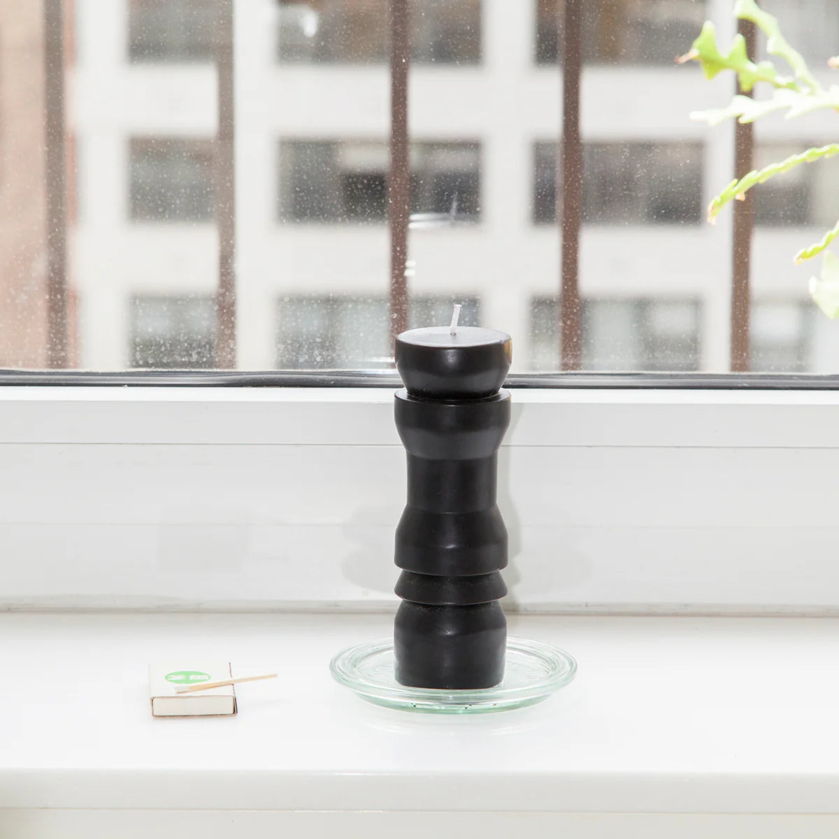 Totem Candle | Black Medium