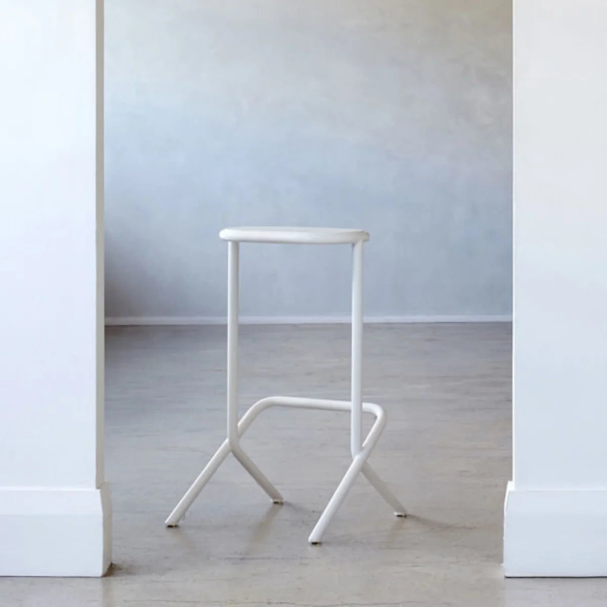 Citta Platform Stool | Ghost Grey