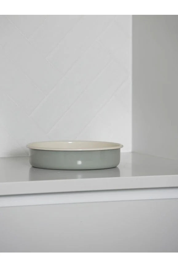 Citta Enamel Round Baking Tray | Dark Grey Cream Small
