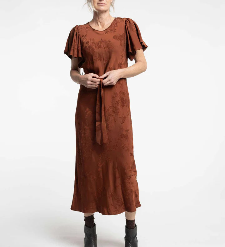 Devon-Dress-Cinnamon-front_720x_64a9b51e-c420-4662-96f8-6114a5fb6c74.webp