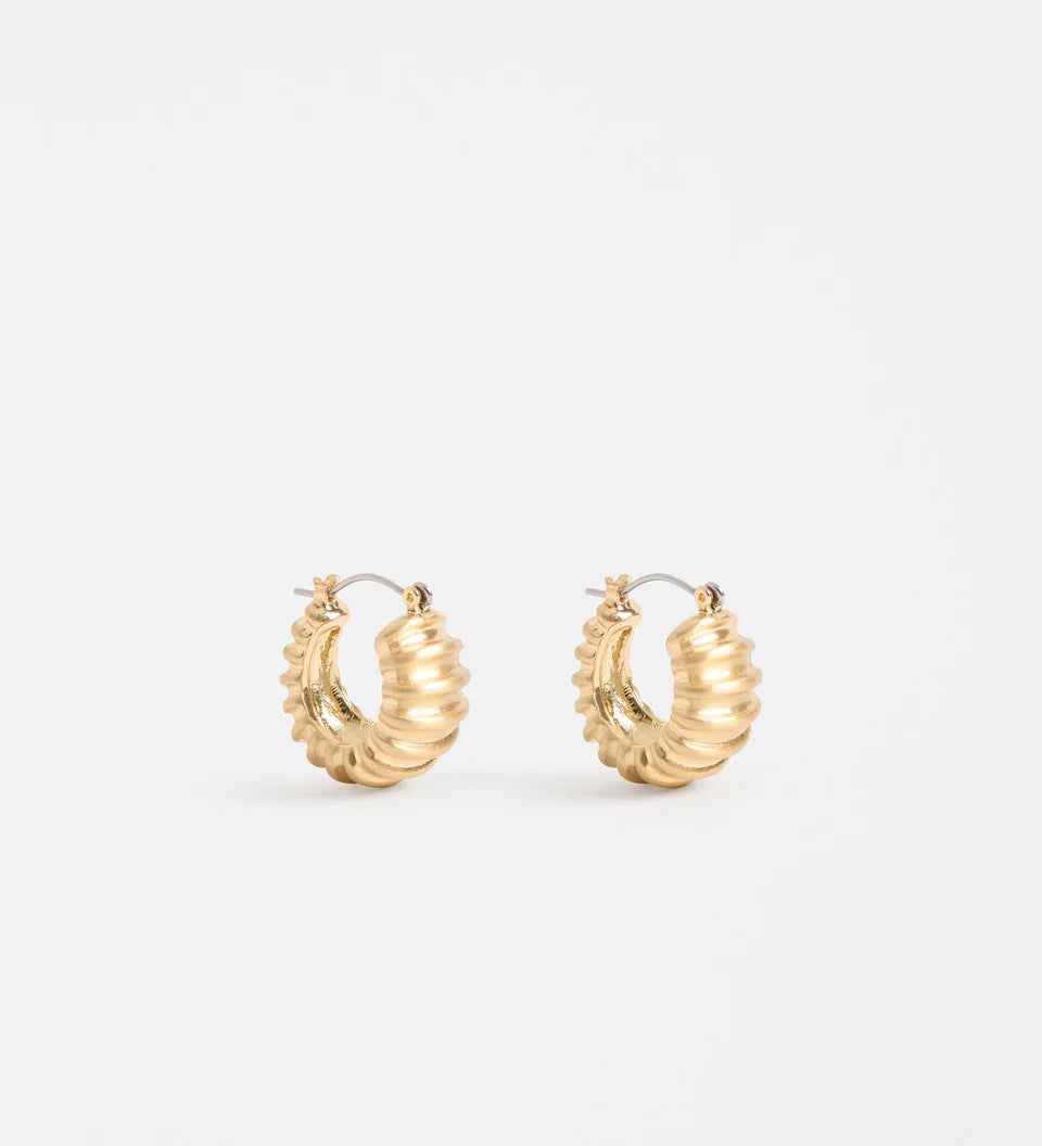 E0511-A-Ellin_Hoop_Earring_GOLD-1.webp