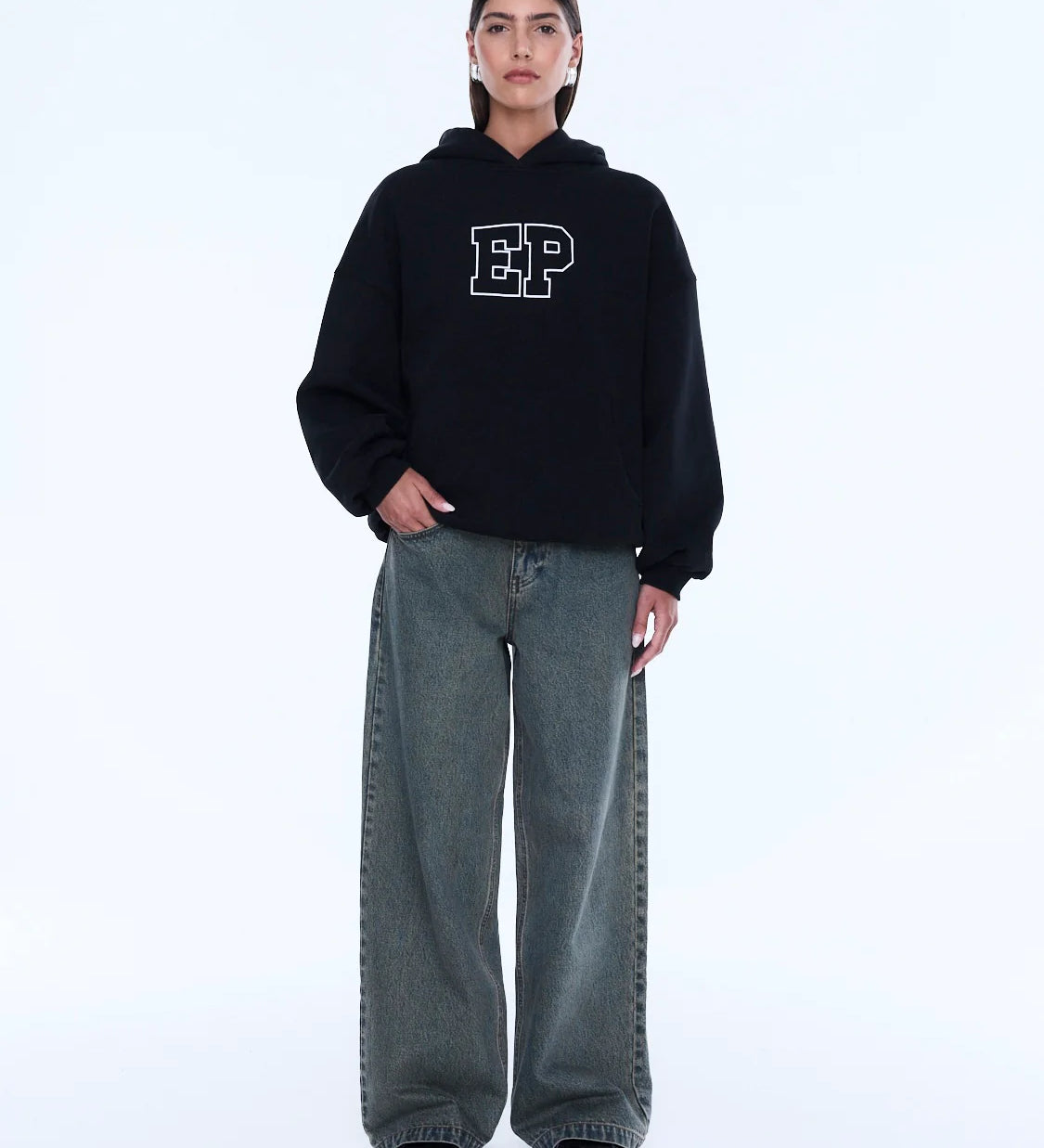 EPQ324113F-945-BLK_2857.webp