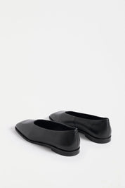 Elk Feldde Flat Shoe | Black