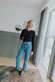 Moke Lina Womens Long Sleeve Knit | Black