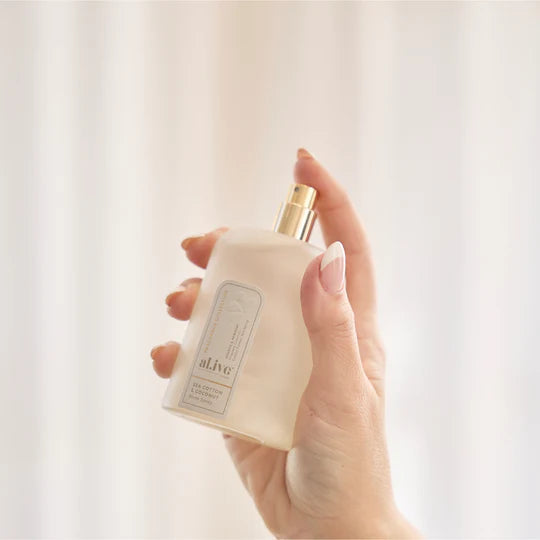 Fragrance_Styled-Imagery_Room-Spray_7_540x_355c9fea-ad41-4200-afef-e02dd3b02ab7.webp