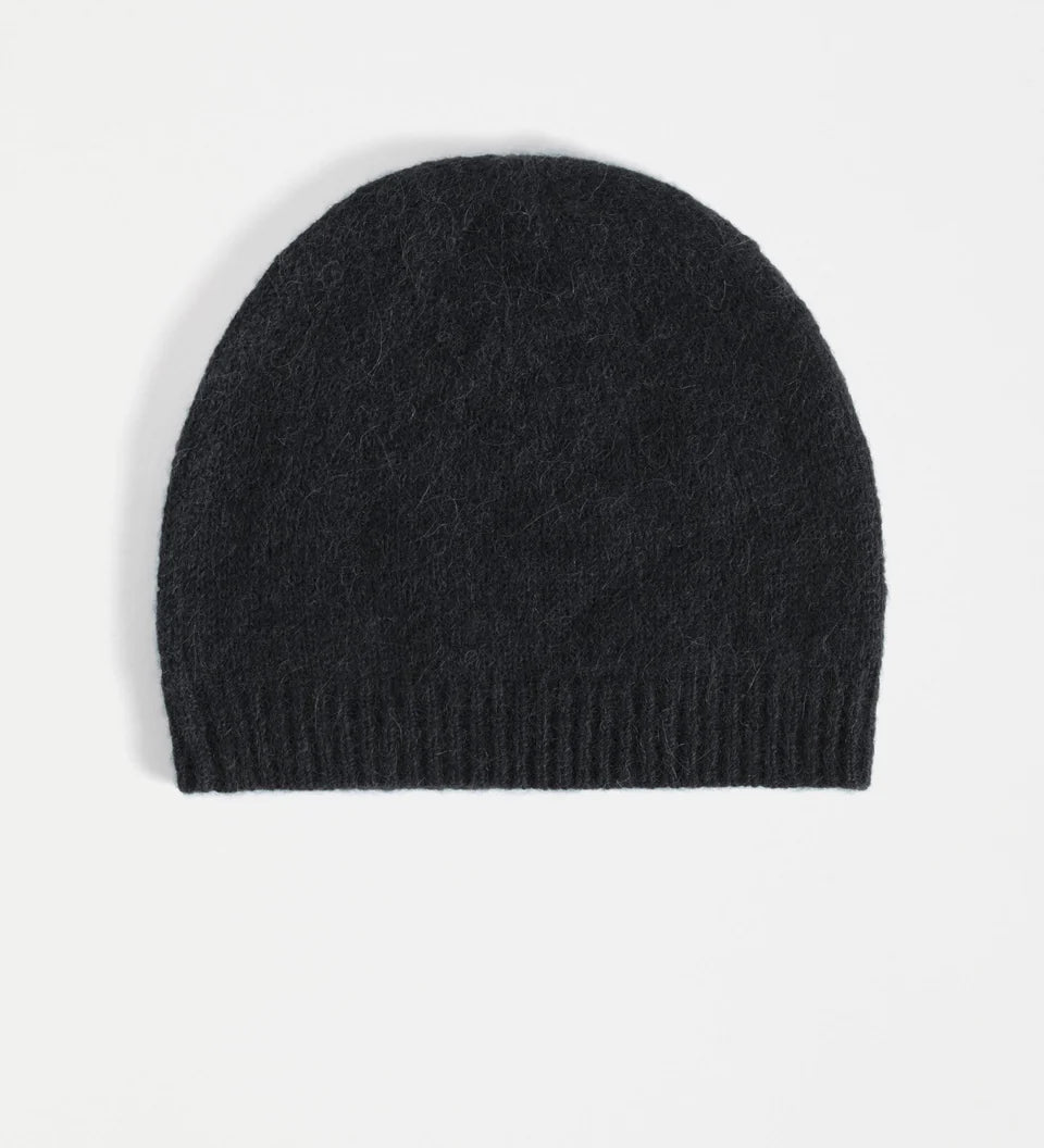 H0007-B-Agna-Beanie_BLACK-1.webp