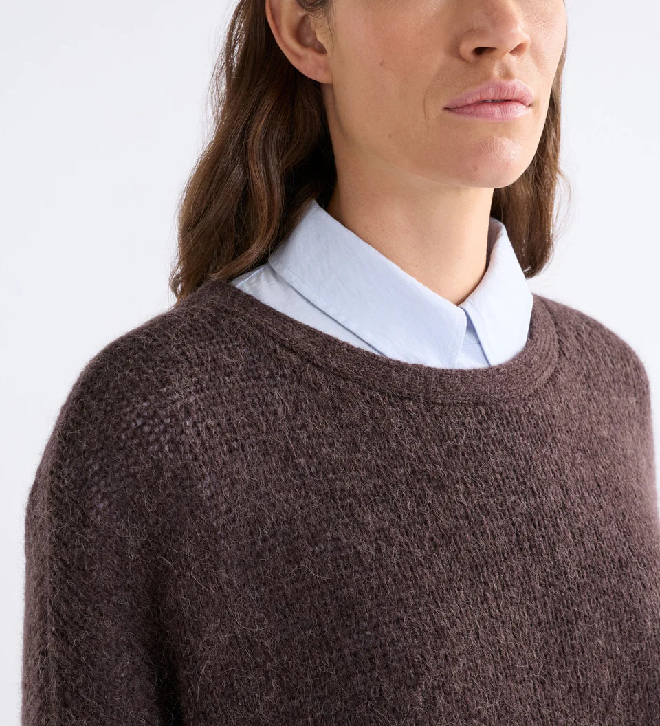K0184-D-Agna_Sweater_CHESTNUT-5_5e2fb0ba-e11a-42ca-8b52-b79179a6a9b7.webp