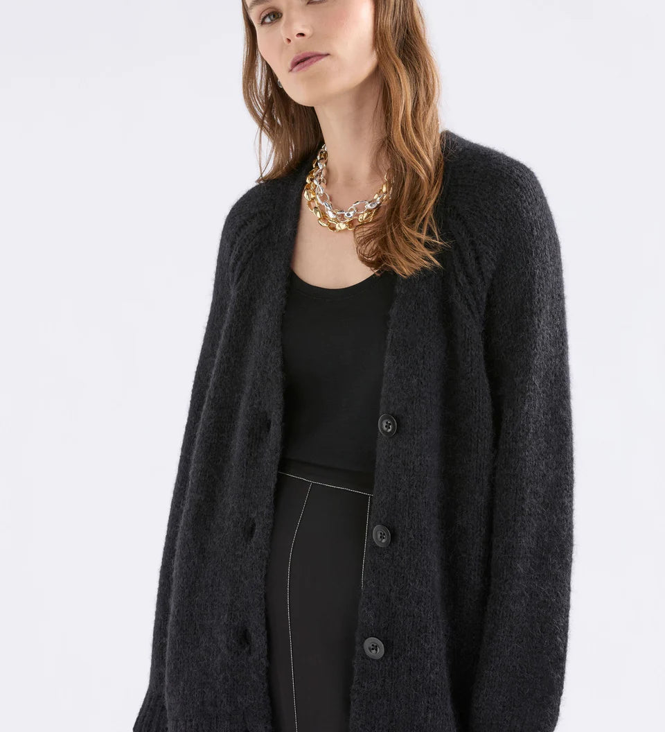K0189-B-Ineke_Cardi_BLACK-3.webp