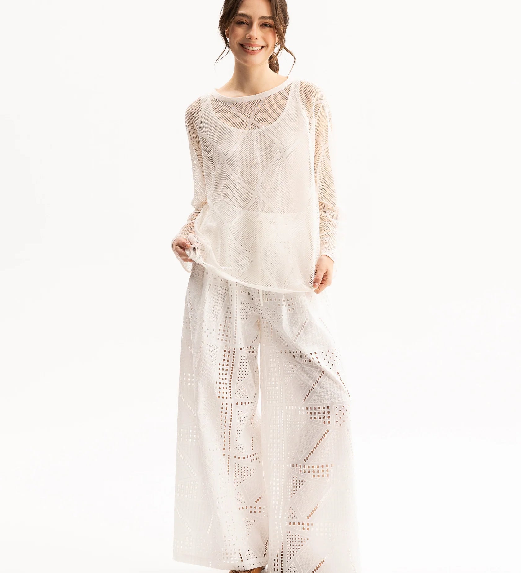 KN11BronxTop-White_P07HazelPant-White-1963_287674b4-7c81-48cc-9d70-e52e914d654b.webp