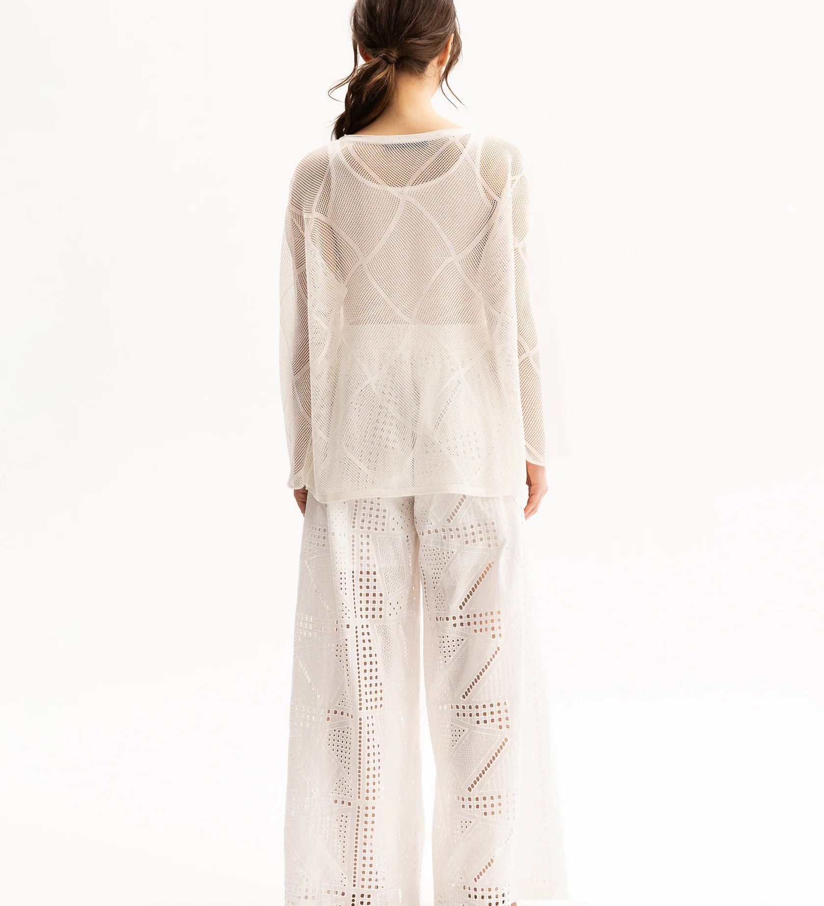 KN11BronxTop-White_P07HazelPant-White-1966.webp
