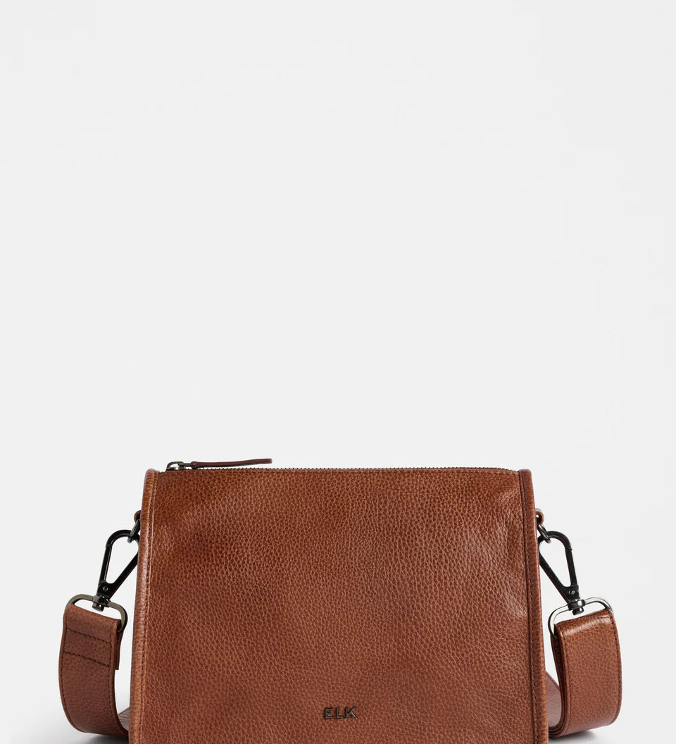 L0255-T-Halben-Crossbody_TAN-1.webp