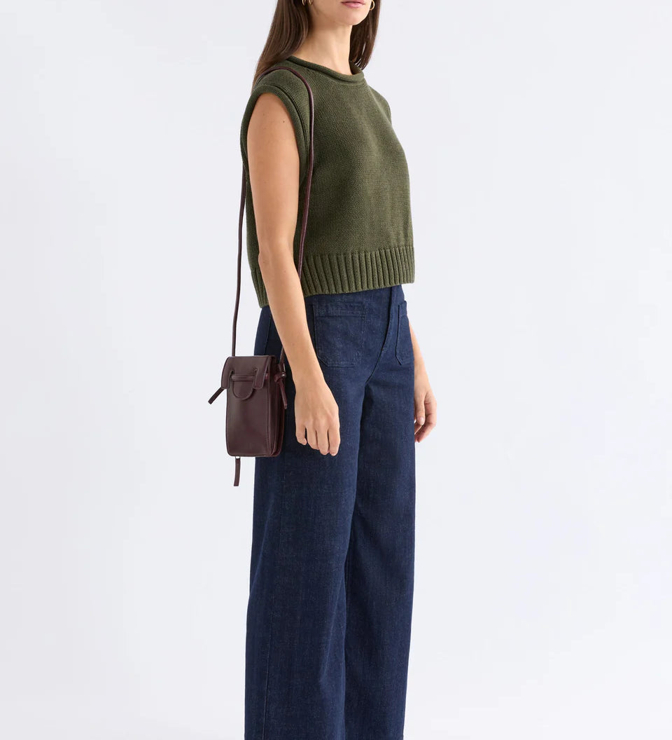 L0263-U-Aland-Pouch_BORDEAUX-3.webp