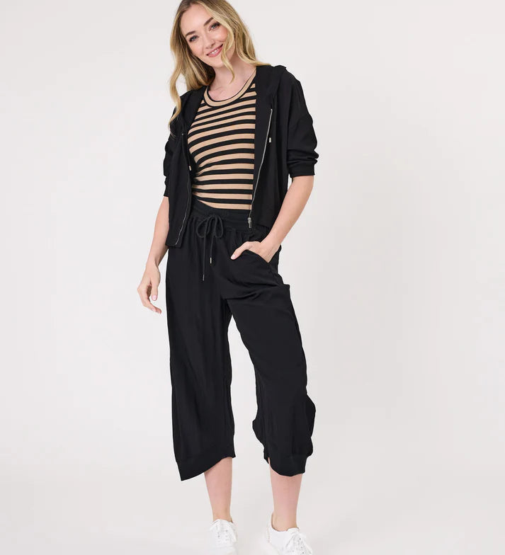 Larissa-Pant-Black-1.webp