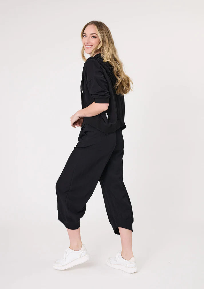 Larissa Pant | Black