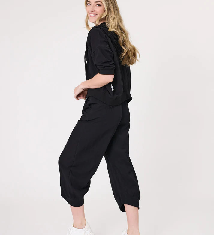 Larissa-Pant-Black-Side.webp