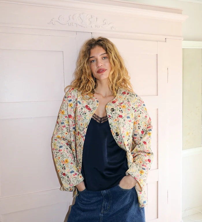 LilyLL_Quilted_Jacket-Jacket-26241-6001-74_Flower_Print-4.webp