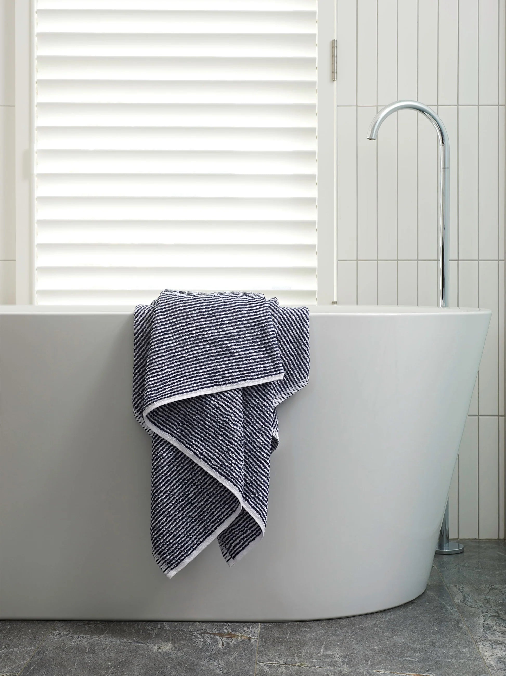 Citta Thin Stripe Cotton Bath Towel | Navy White