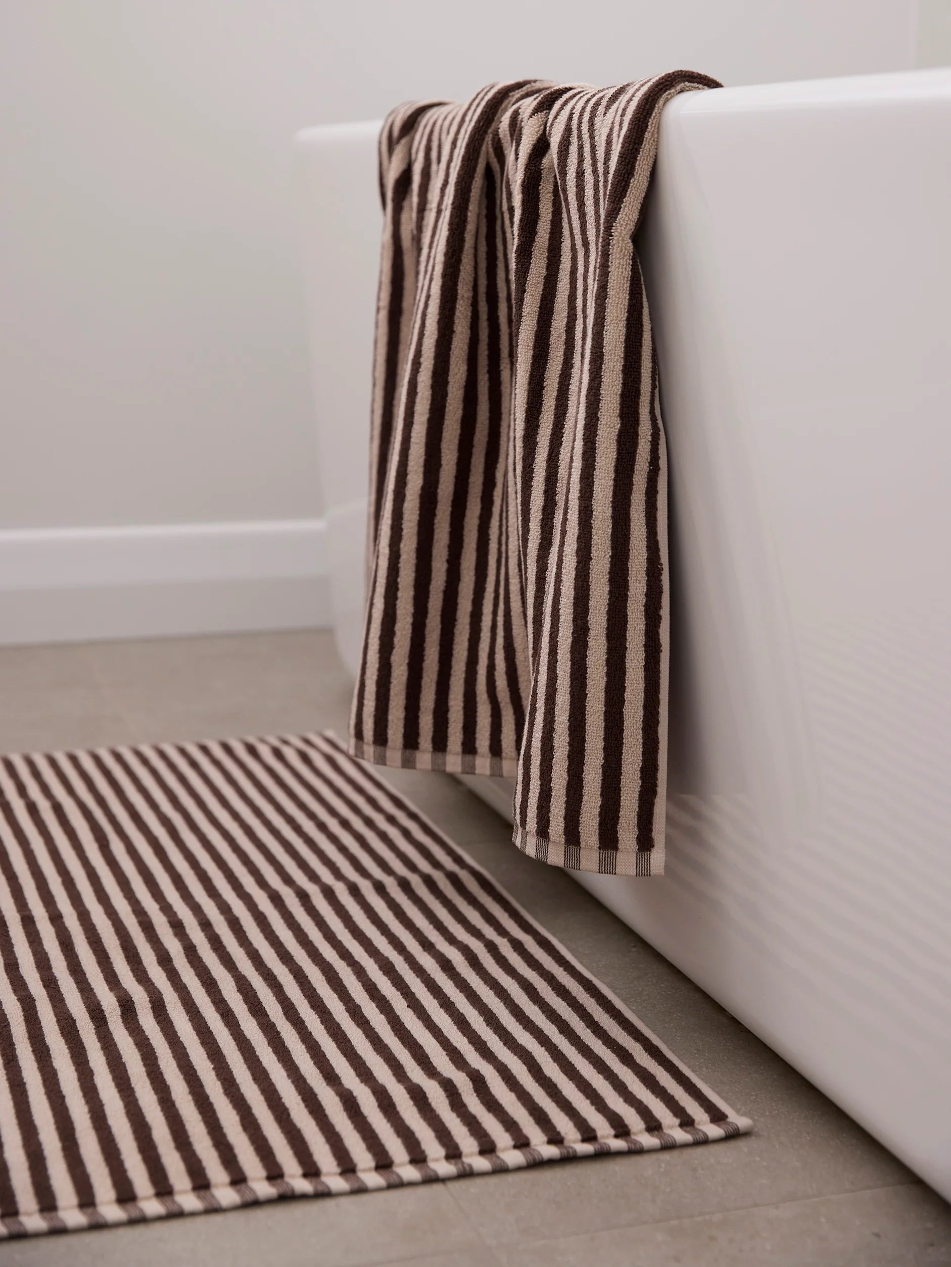 Citta Wide Stripe Cotton Bath Mat | Cocoa Bone