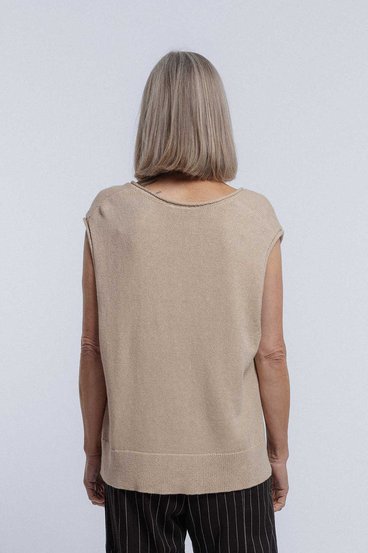 New Lands Vinnie Vest | Sable