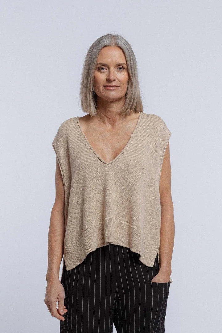 New Lands Vinnie Vest | Sable