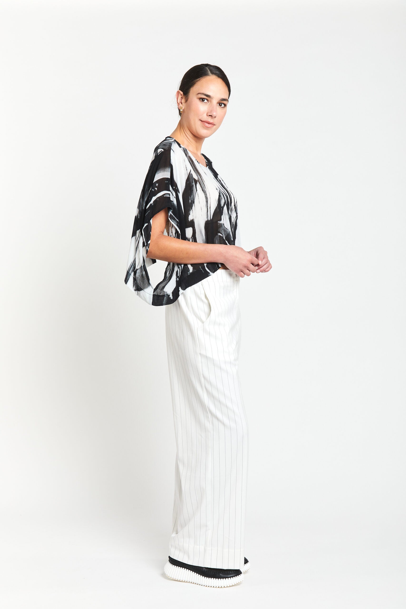 Obi Cityscape Crop Top | Black White