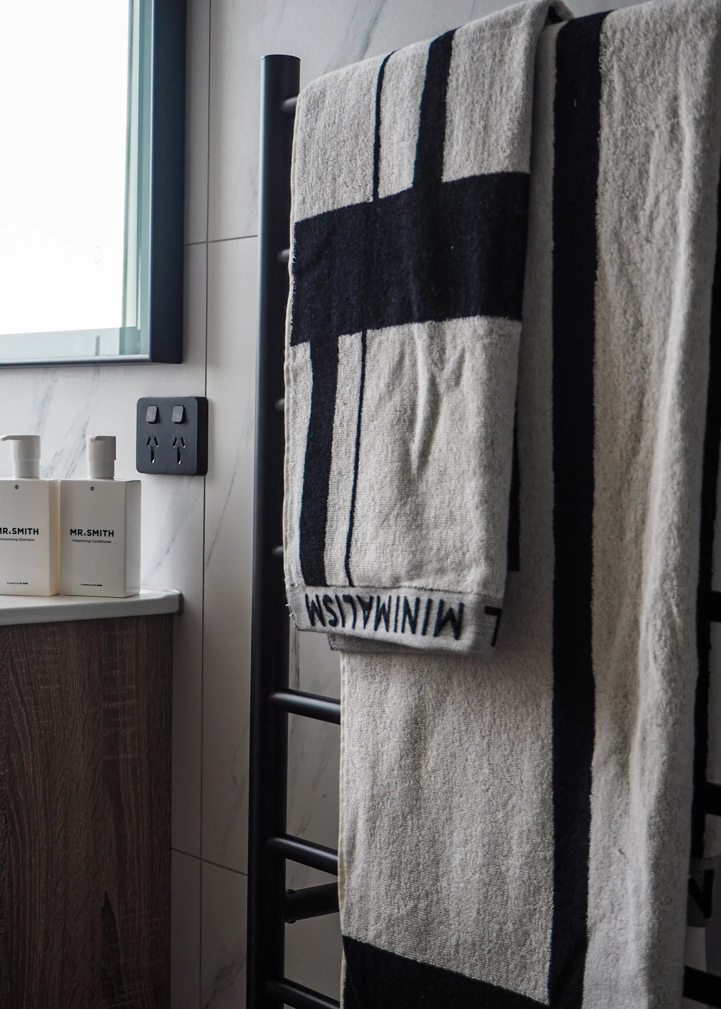 Kristina Dam Bath Towel | Black White