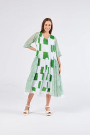 Au Hasard D'un Voyage Short Sleeve Dress | Green Block Art