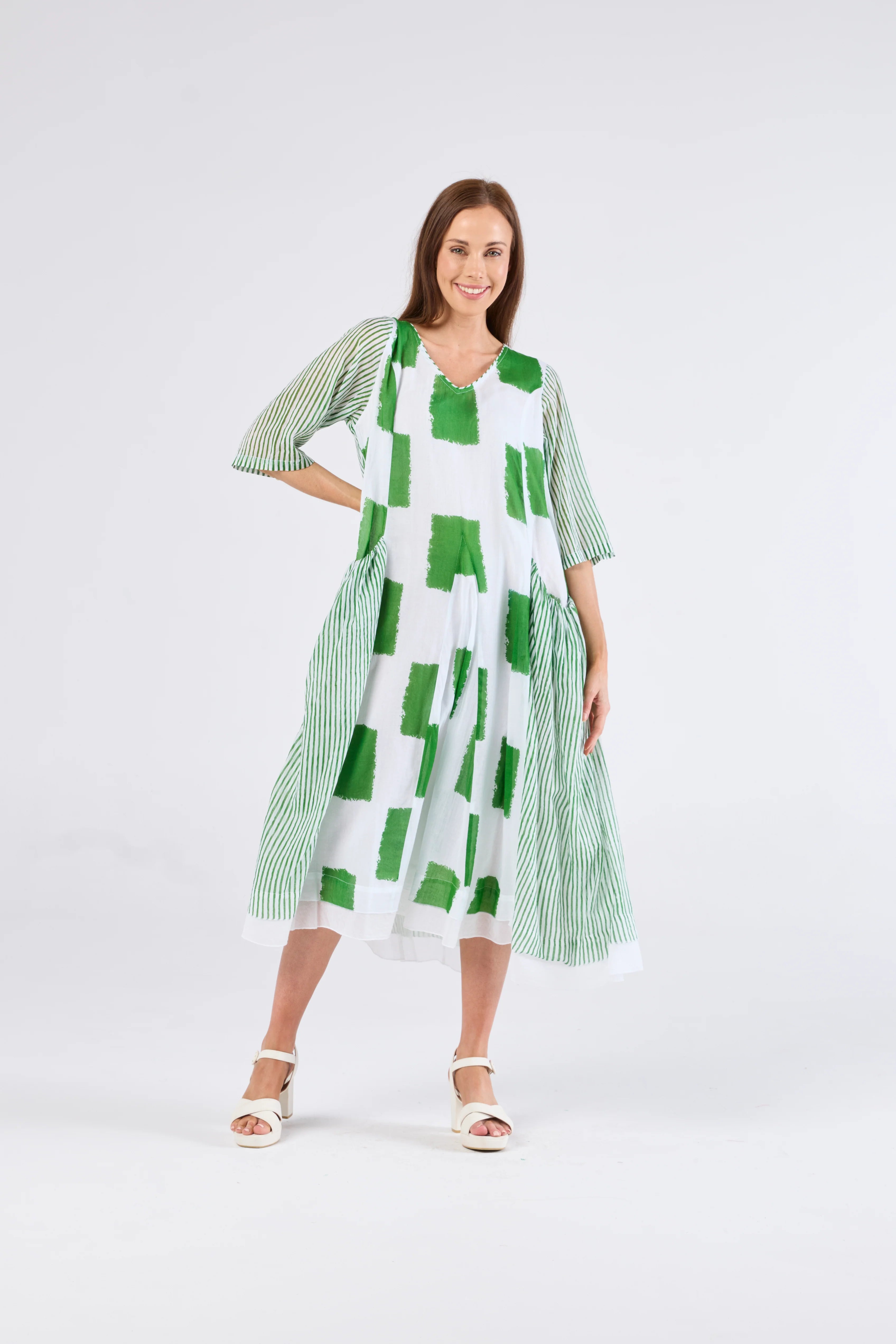 Au Hasard D'un Voyage Short Sleeve Dress | Green Block Art