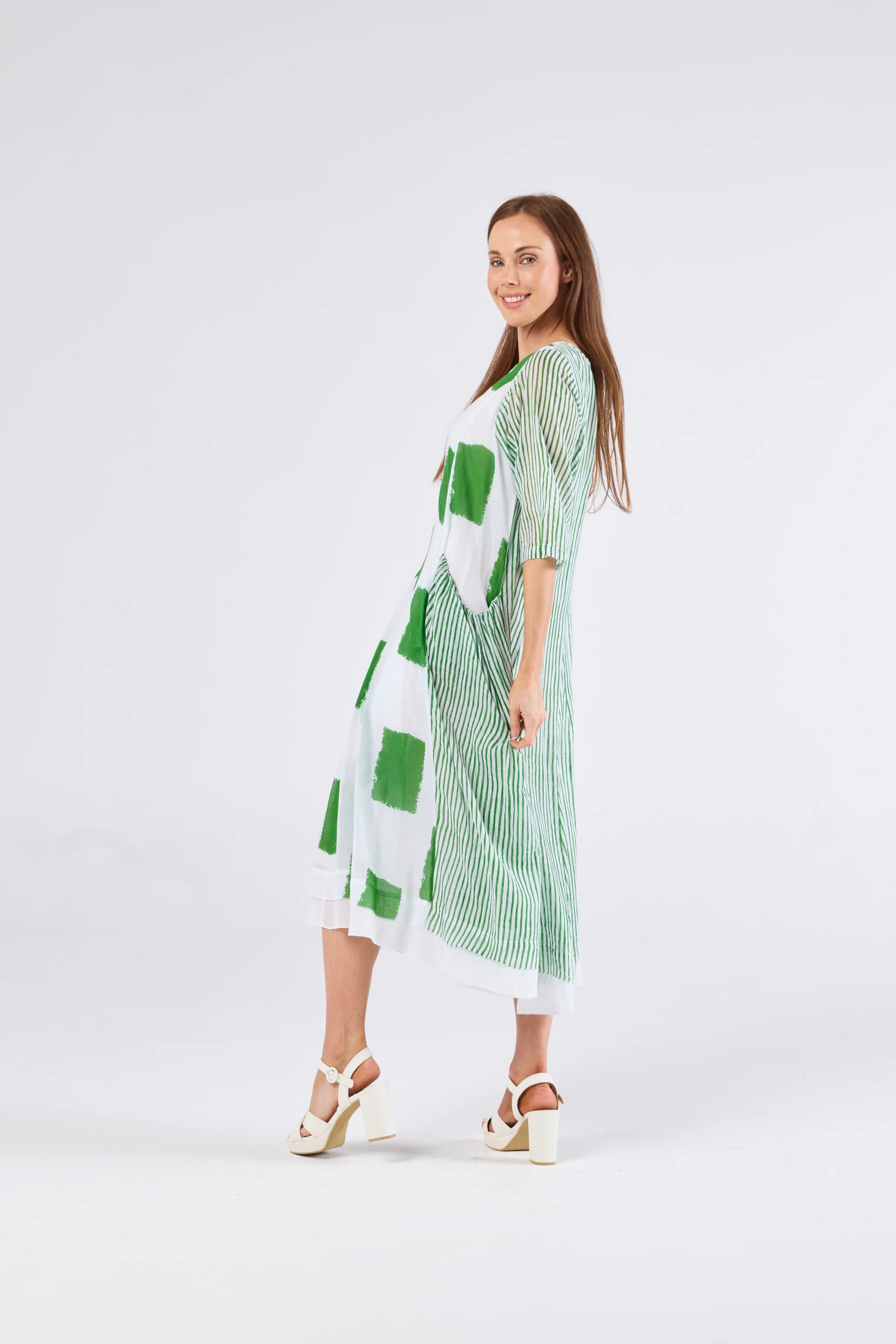 Au Hasard D'un Voyage Short Sleeve Dress | Green Block Art