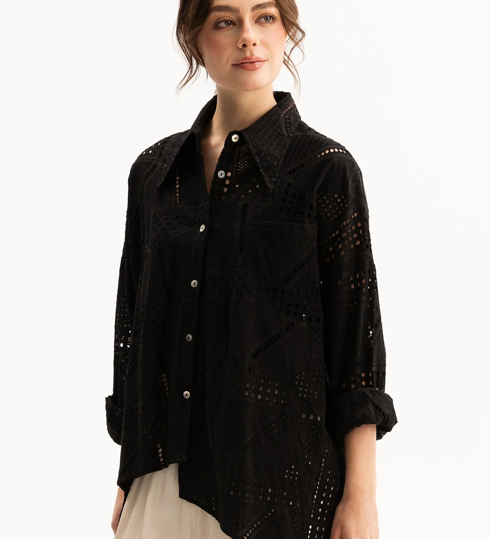 SH05AylaShirt-Black_P02VeraPants-Ivory-2501.webp