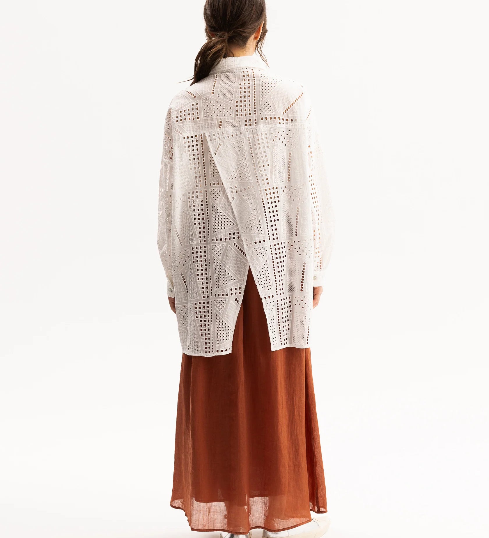 SH05AylaShirt-White_SK05MollySkirt-Brick-2135.webp