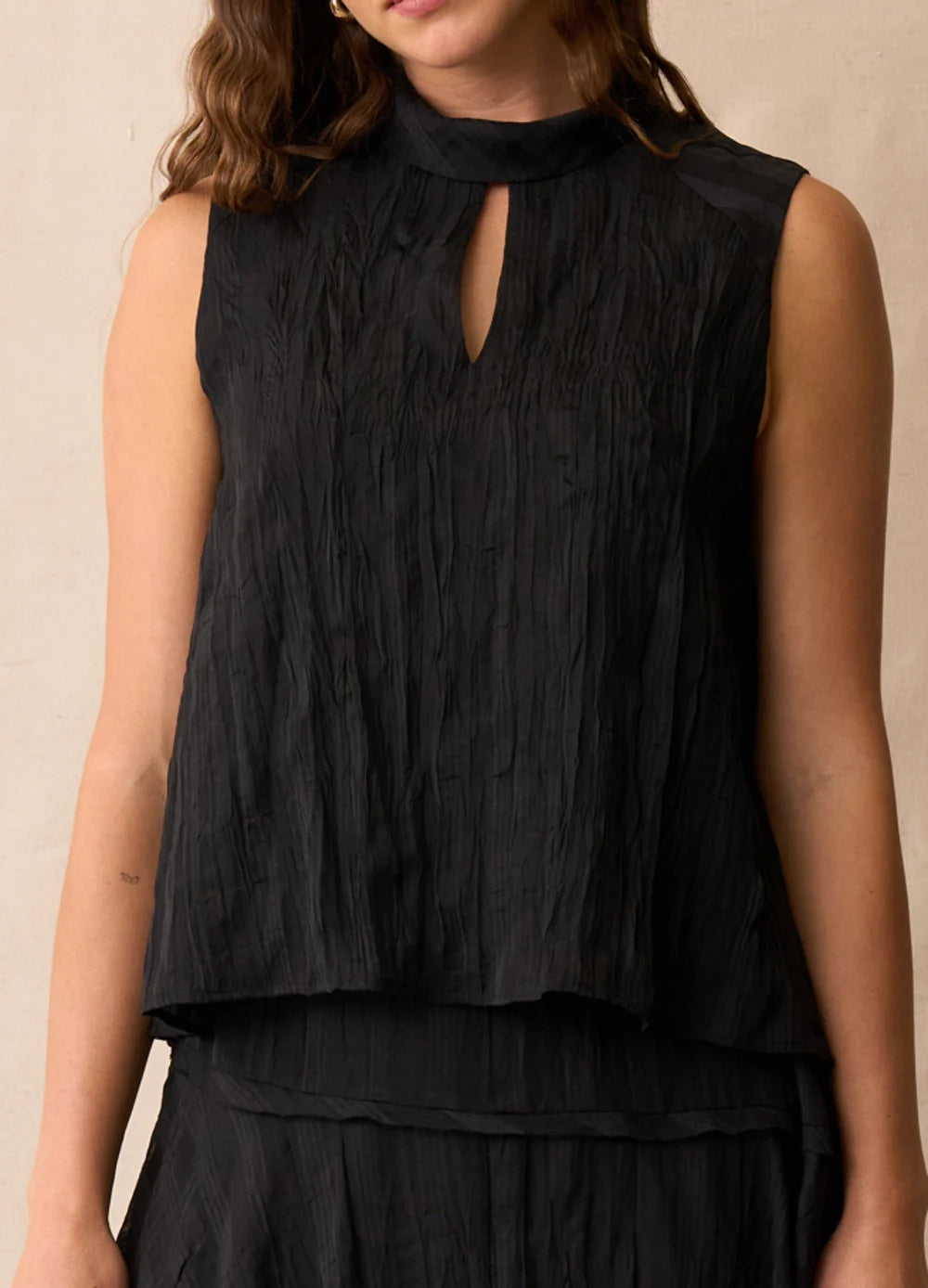 Neris Art House Top | Ebony