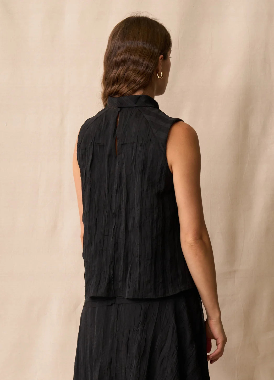 Neris Art House Top | Ebony