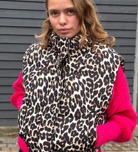 SadaLL_Vest-Vest-25426-7015-72_Leopard_Print.avif