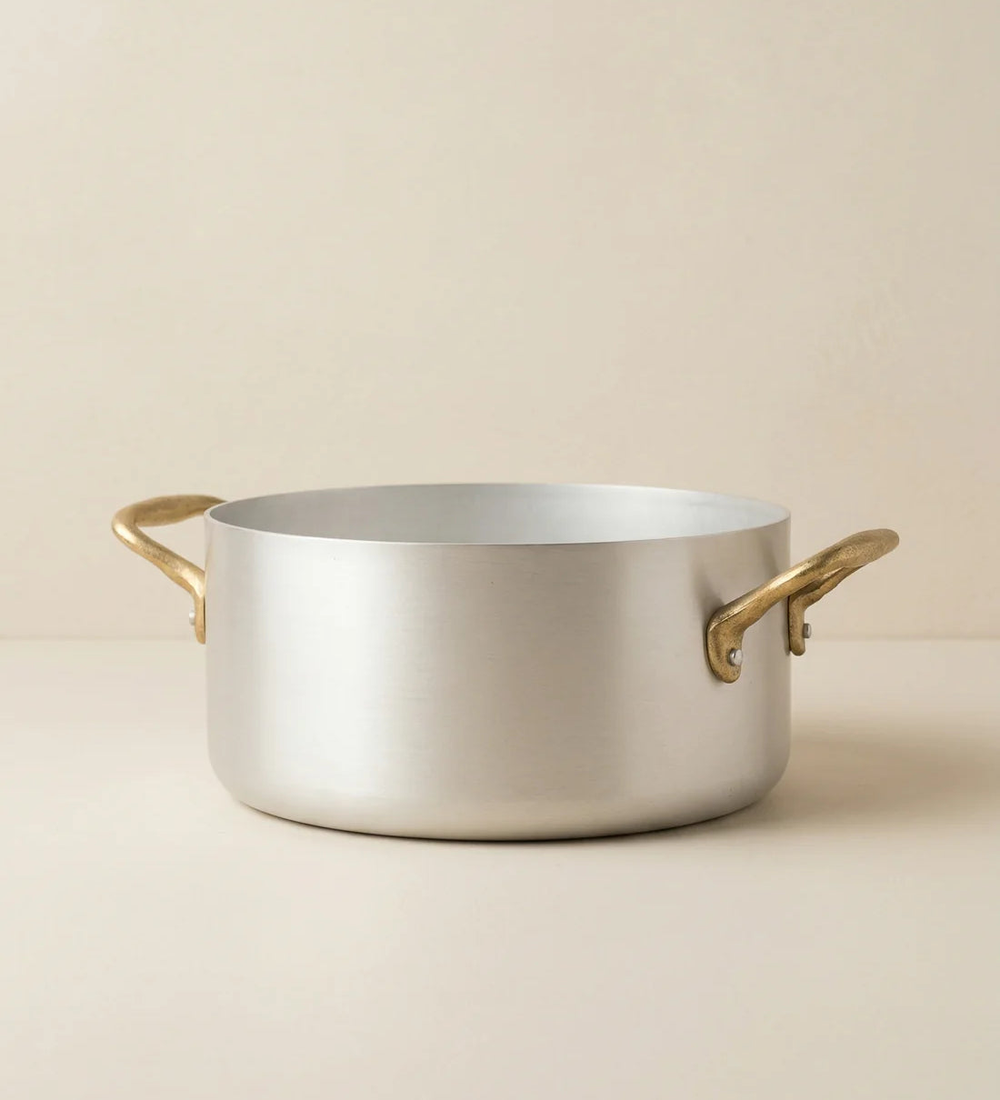 Saucepan_2_78e02ed5-7be6-4d27-b973-cd451ca4ef6c.webp