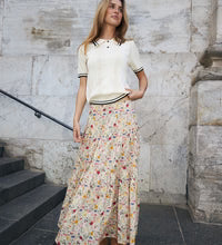 SunsetLL_Maxi_Skirt-Skirt-26241-2006-74_Flower_Print-3.avif