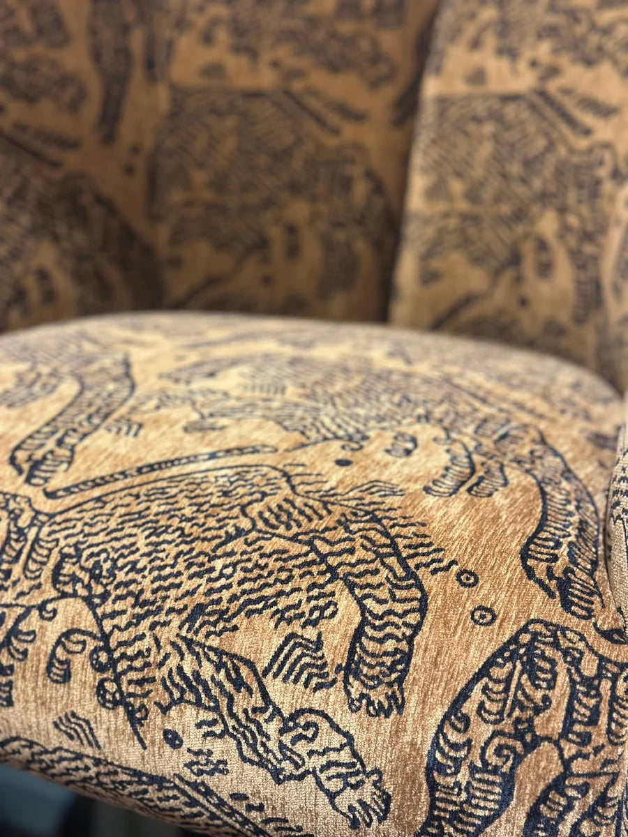 Rembrandt Huntress Chair | Tiger