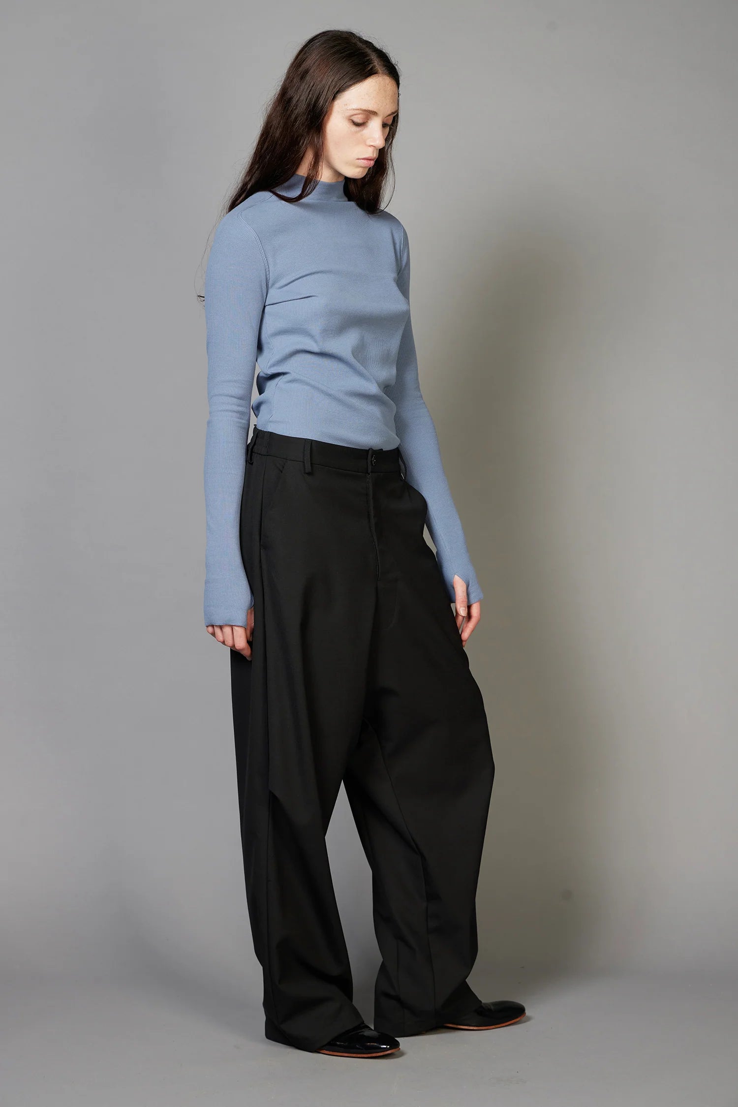 ZW26_DropoutW_Suitblack_08_2000x_d49da4c9-a7d6-4bb0-82aa-6a53016985c7.webp