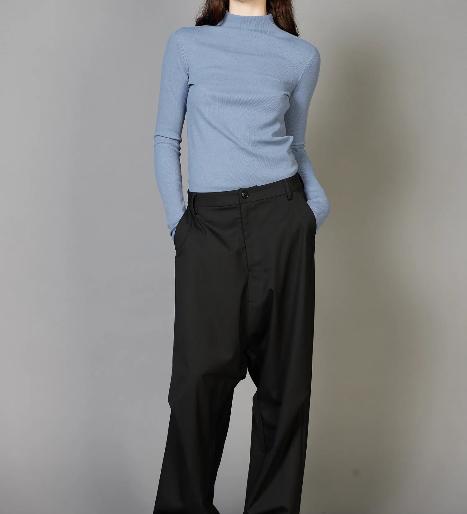 ZW26_DropoutW_Suitblack_09_2000x_a6941cf0-39bf-44cc-b46d-9c5f96730b4d.webp