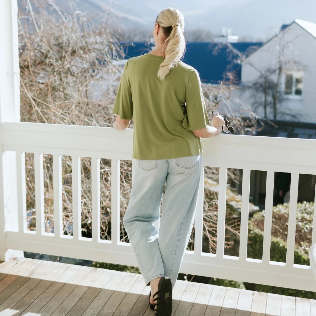 Moke Zoe Womens V Neck Tee | Avocado