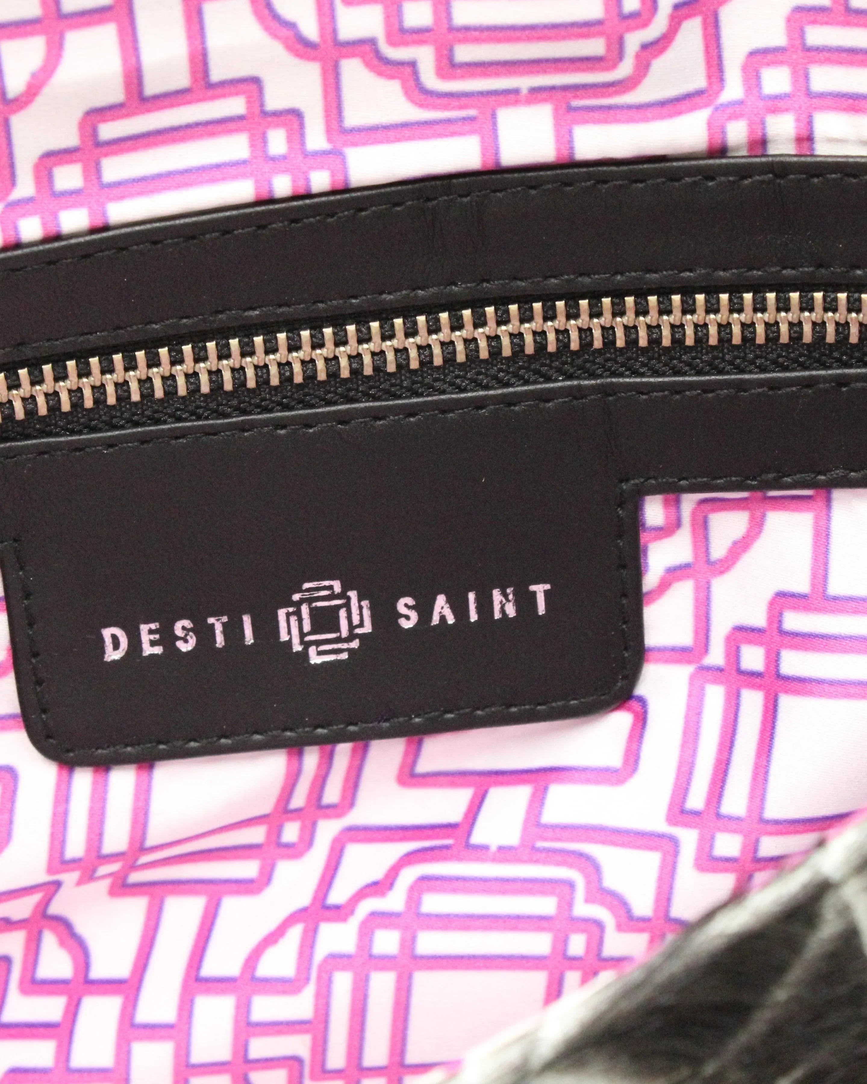 Desti Saint Canopy Chorus Envelope Bag With Obsidian Stone | Black