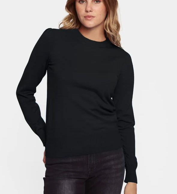 black-milasz-pullover_1_590x_cd2f2dff-ca53-4a43-b932-67a932211354.webp