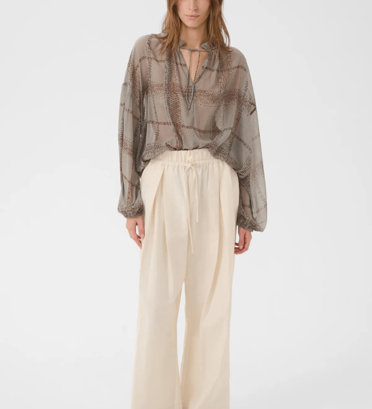 eastonblouse-karenbysimonsen-treasureboxnz_5_2000x_1ac5867f-7c1e-4dfd-9af2-ad5414106261.webp