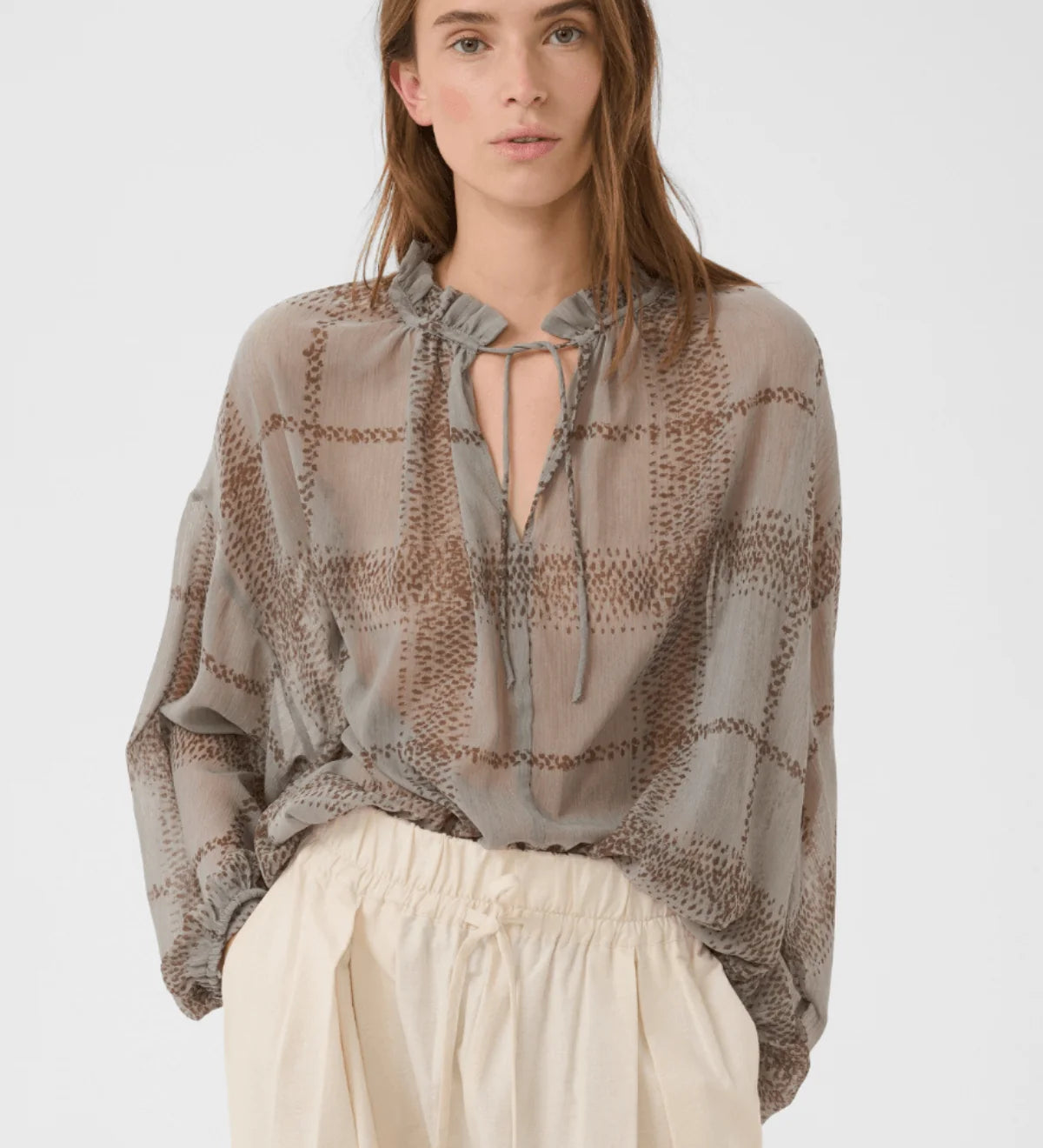 eastonblouse-karenbysimonsen-treasureboxnz_6_2000x_be6b0f07-3738-4823-85e2-bb1f0d532c82.webp
