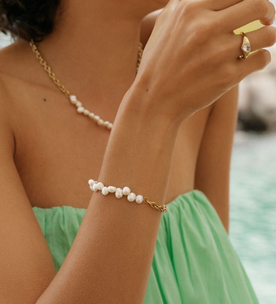 edblad-breeze-bracelet-multi-chain-gold-cu-130393.jpg